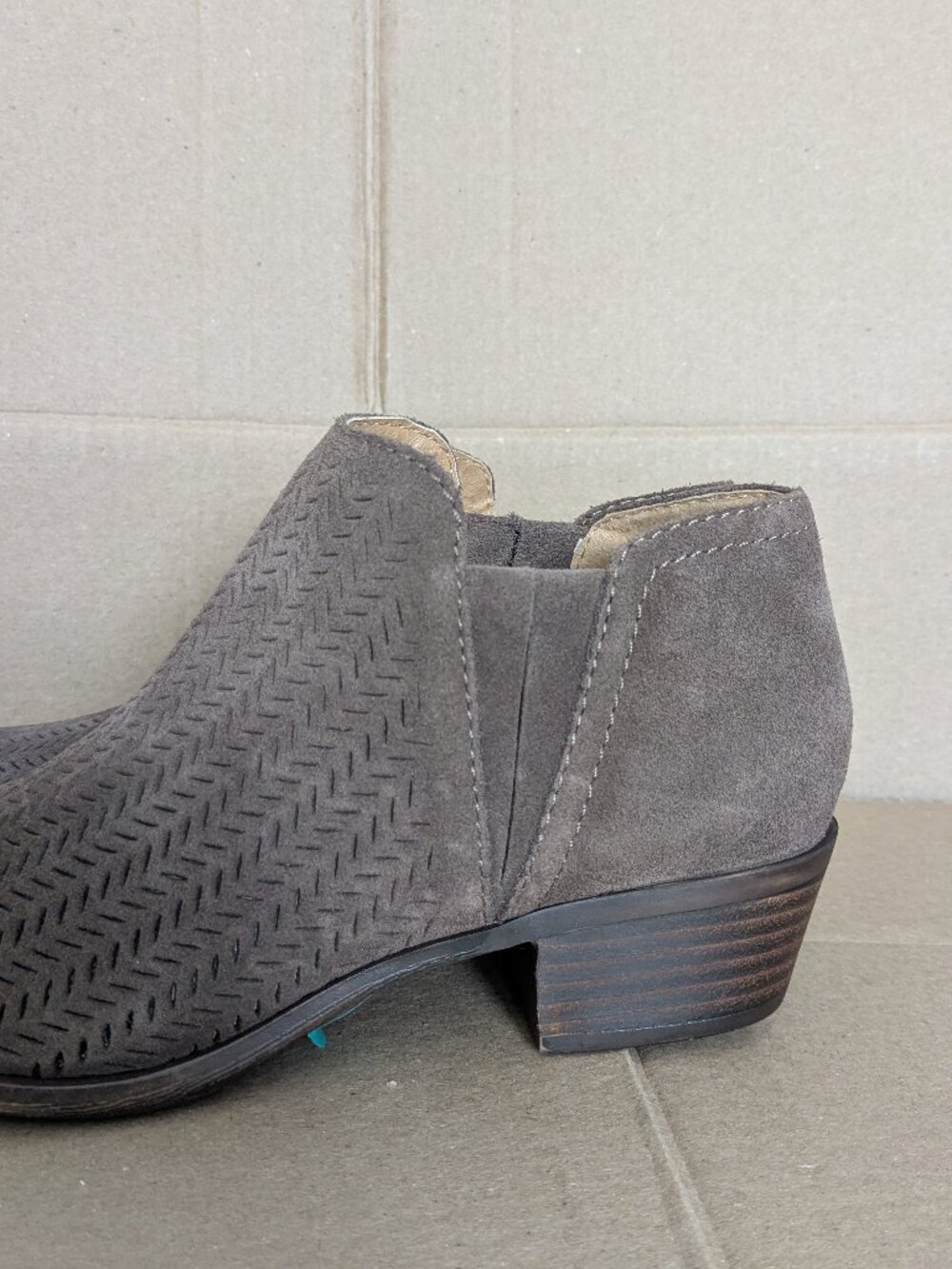Lucky Brand Basel Women's Suede Booties Size 8 Taupe Side Slit Ankle Boots New - Picture 7 of 11
